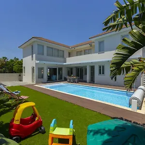 https://larnaca-villa-marisol-kiti.protaras-cy-hotels.com