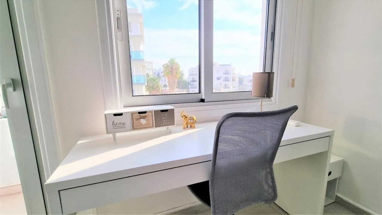 Spacious Lightflooded 2Br Apt / Near Center & Harbour Larnaca Apartment