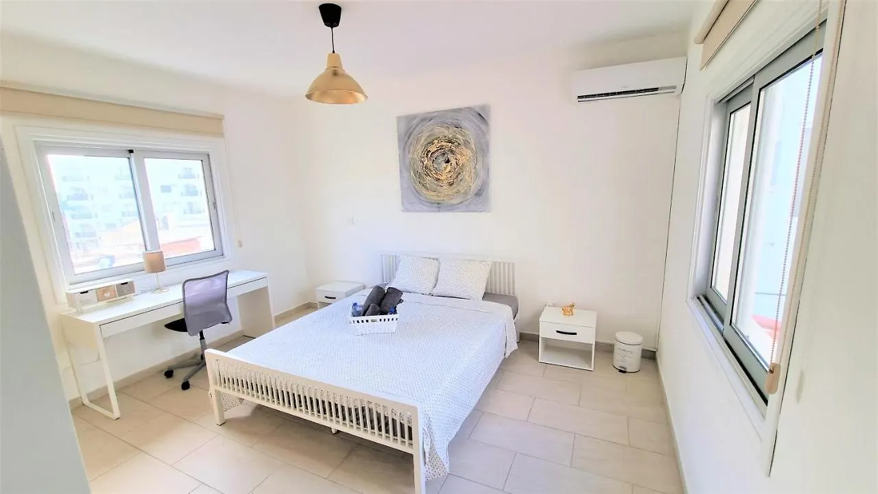 Spacious Lightflooded 2Br Apt / Near Center & Harbour Larnaca