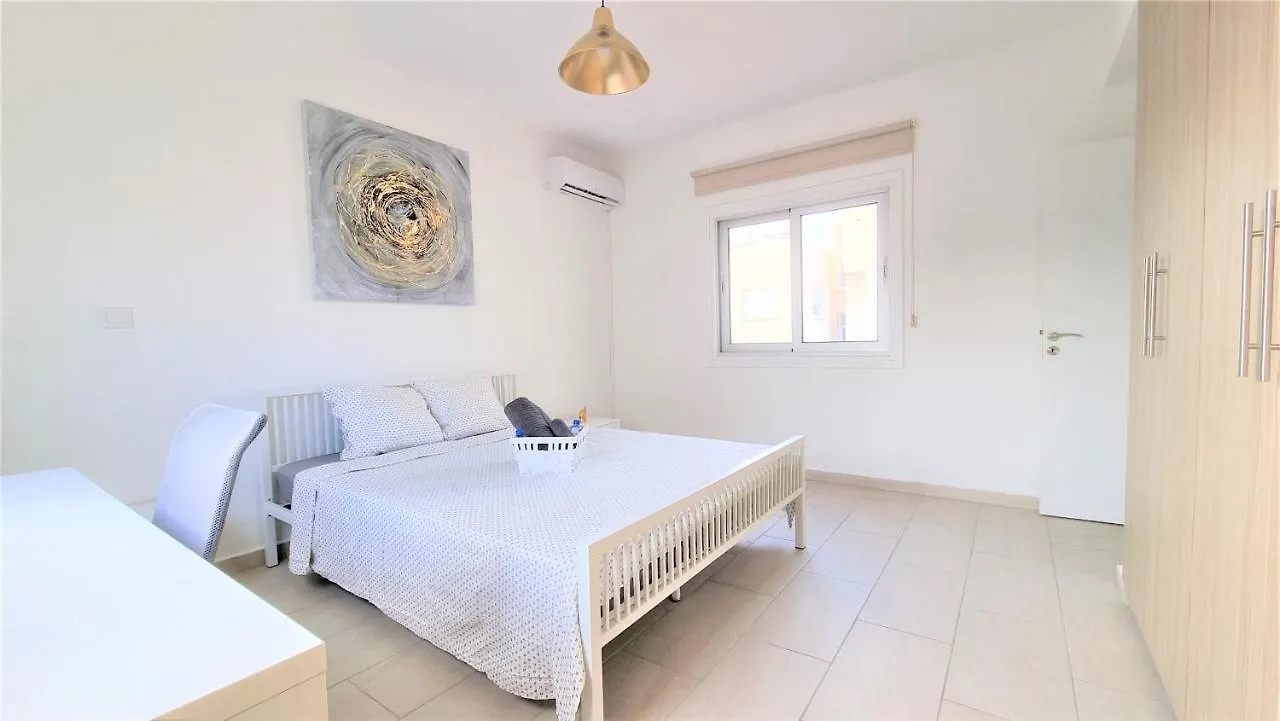 Spacious Lightflooded 2Br Apt / Near Center & Harbour Larnaca Apartment