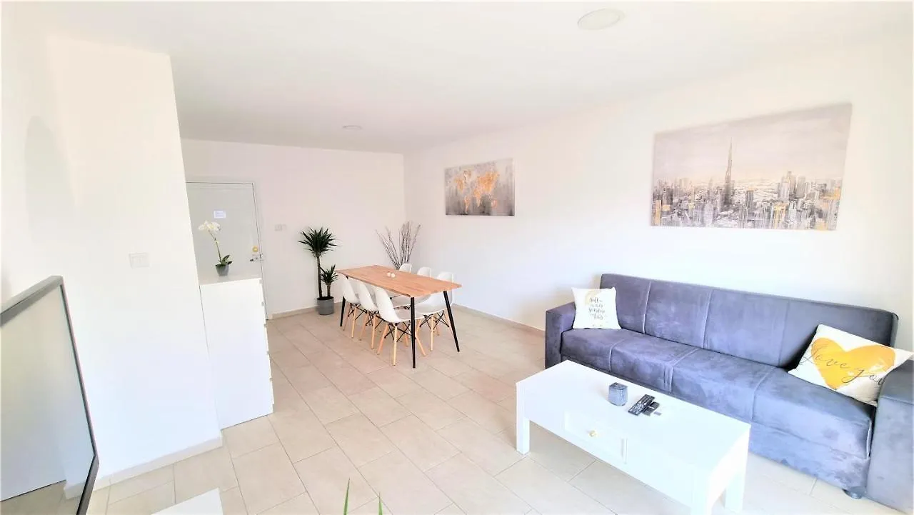 Spacious Lightflooded 2Br Apt / Near Center & Harbour Larnaca